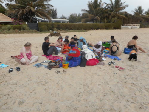 moment de détente sur la plage avec les vendeuses