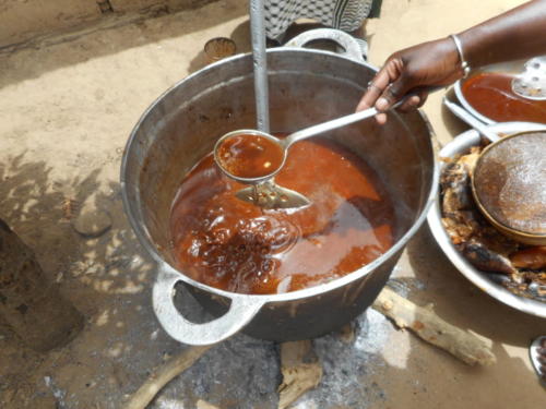 s'ensuit un délicieux thieb,(riz au poisson) plat national sénégalaise (1)